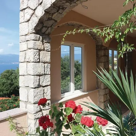 Apartment Traditional Stone