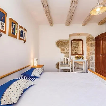 Apartment Traditional Stone Vrbnik (Primorje-Gorski Kotar)